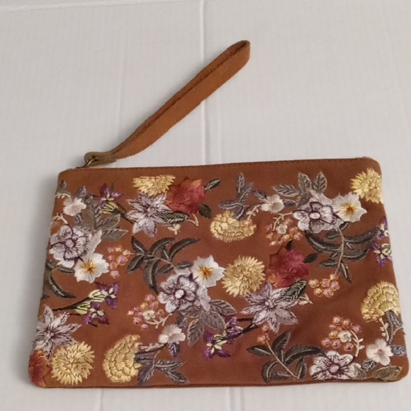 Lucky Brand Women's Floral Embroidered Tan Clutch - Picture 1 of 12